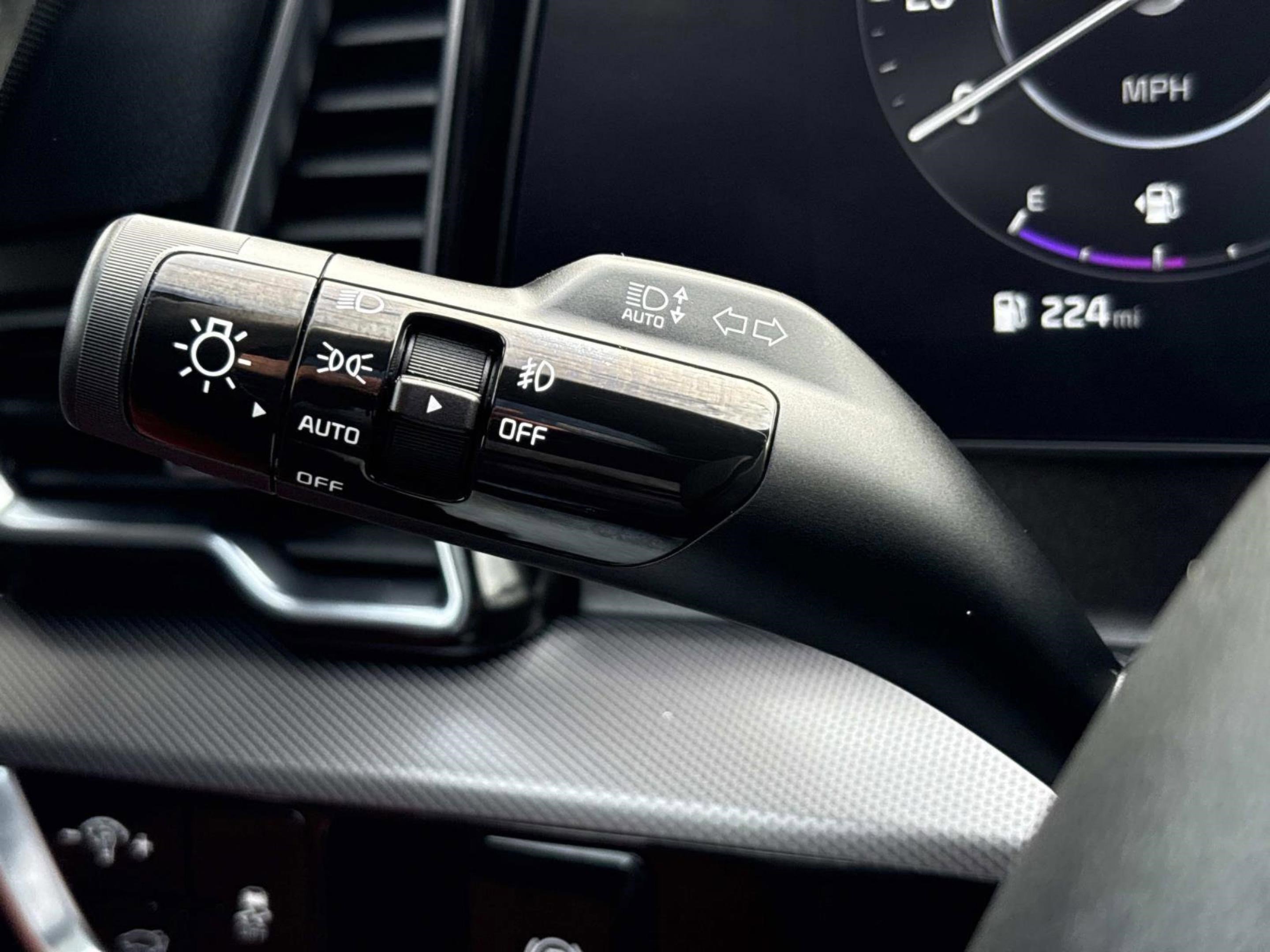 Used 2023 Kia Sportage SX image 29