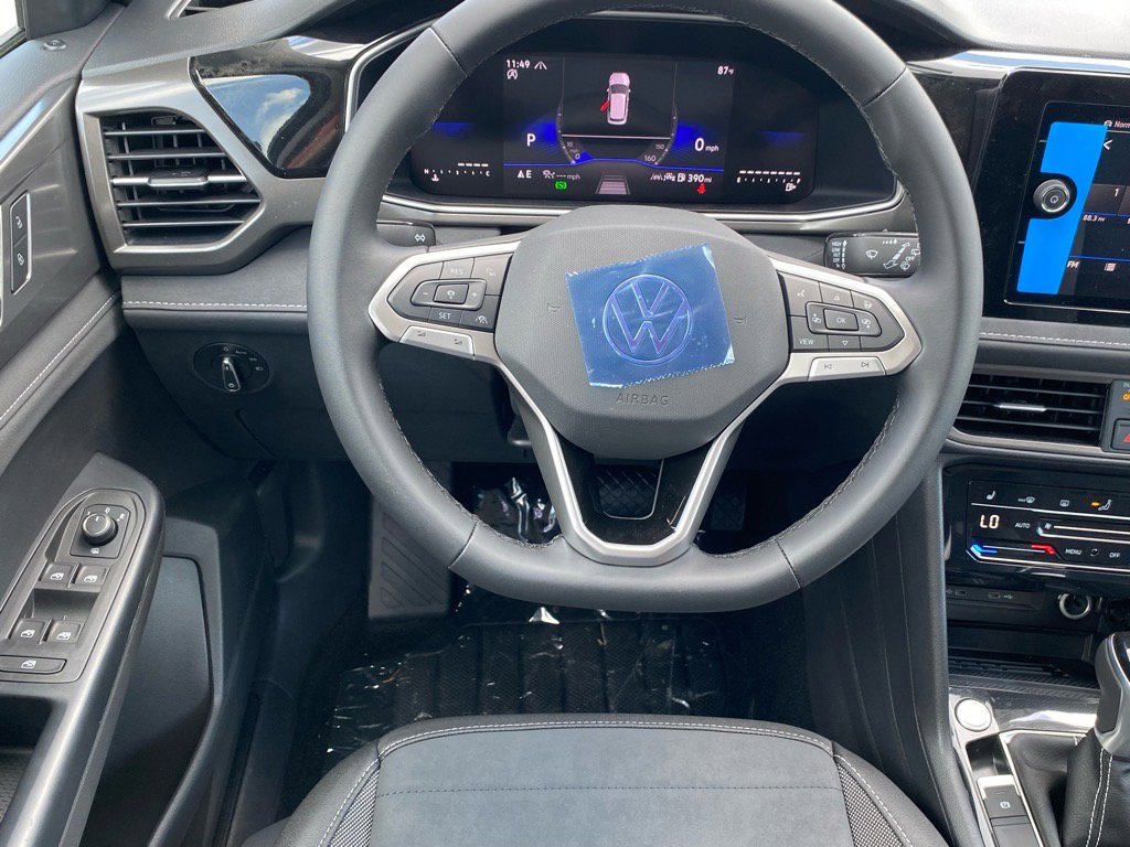 New 2025 Volkswagen Taos SE image 3