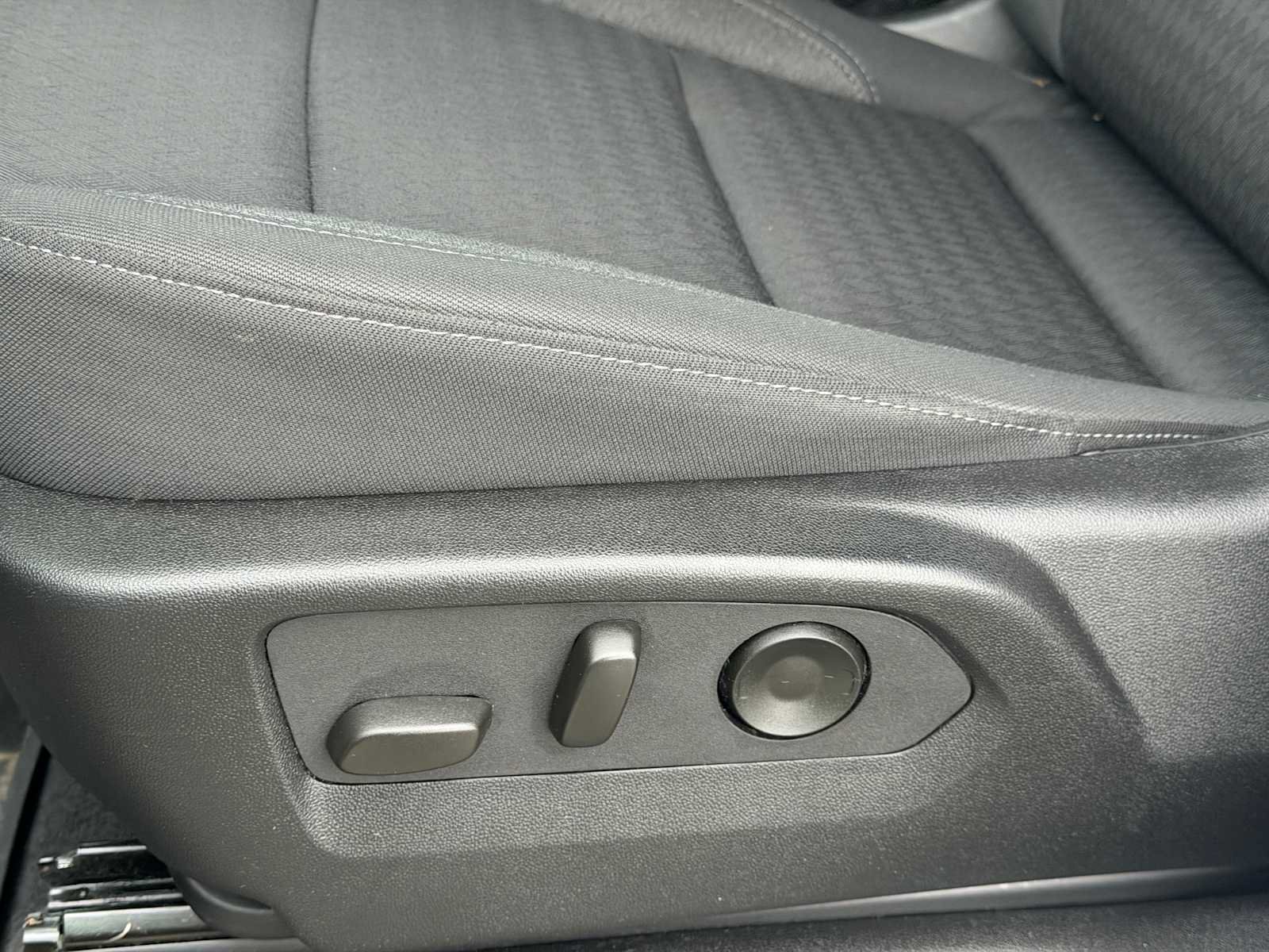 Used 2025 Chevrolet Suburban LS AWD/4WD image 5