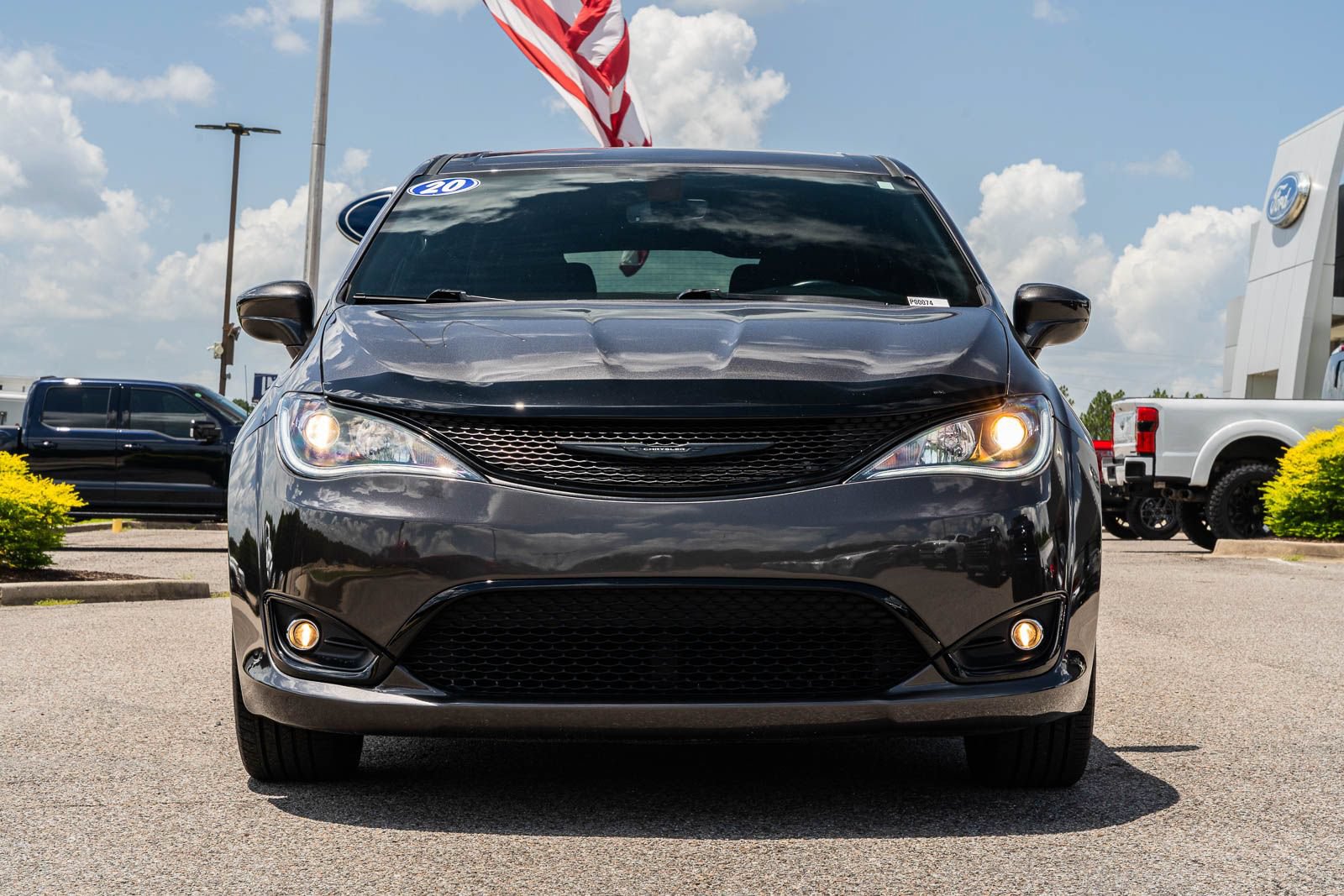 Used 2020 Chrysler Pacifica Touring w/ S Appearance Package FWD video 2
