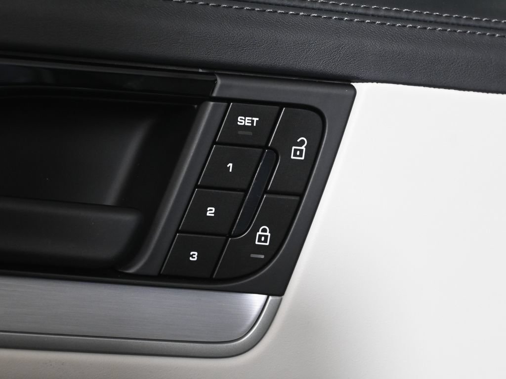 Used 2026 Porsche Cayenne E-Hybrid AWD/4WD image 32