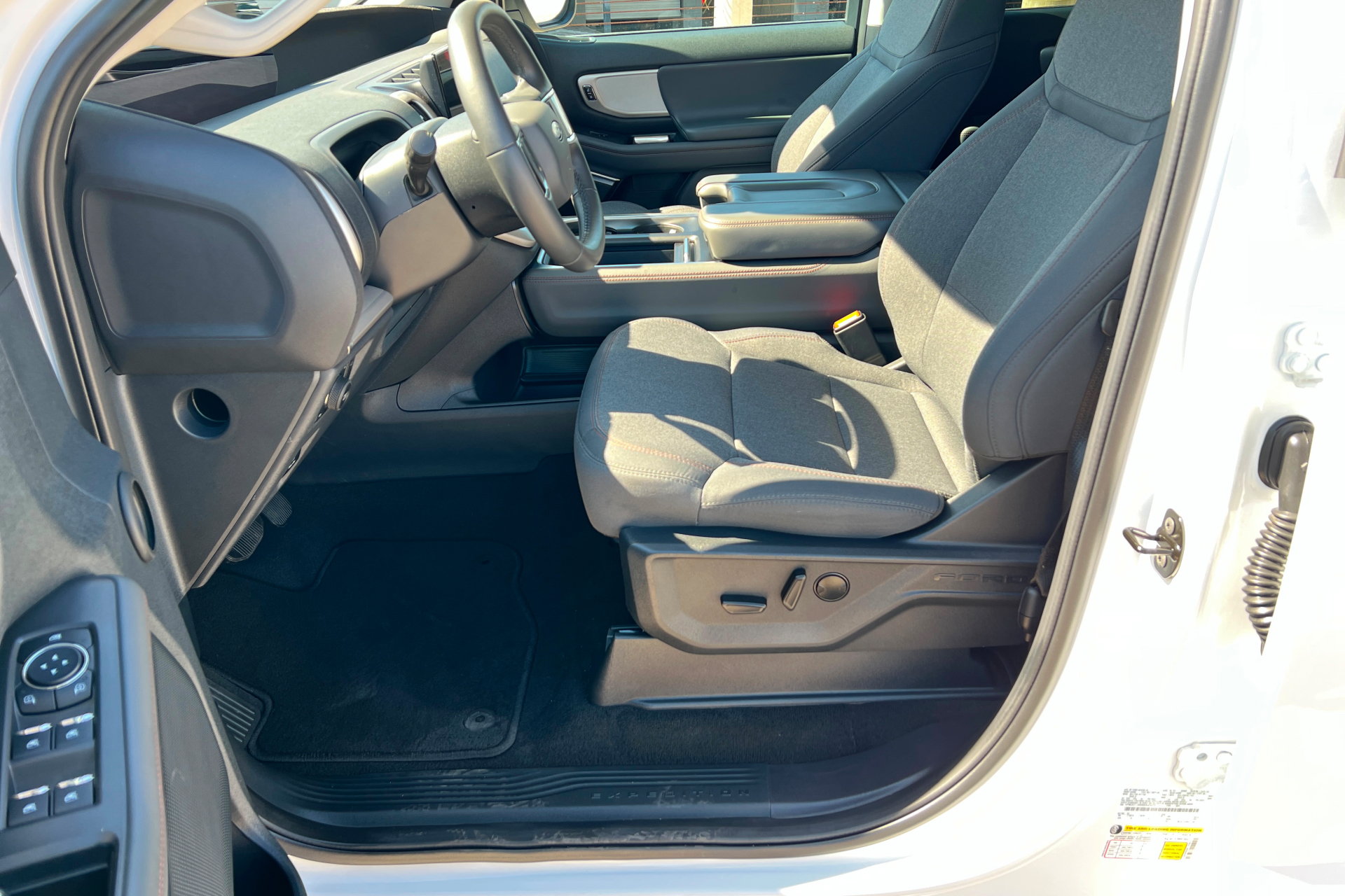 Used 2025 Ford Expedition Active AWD/4WD image 18