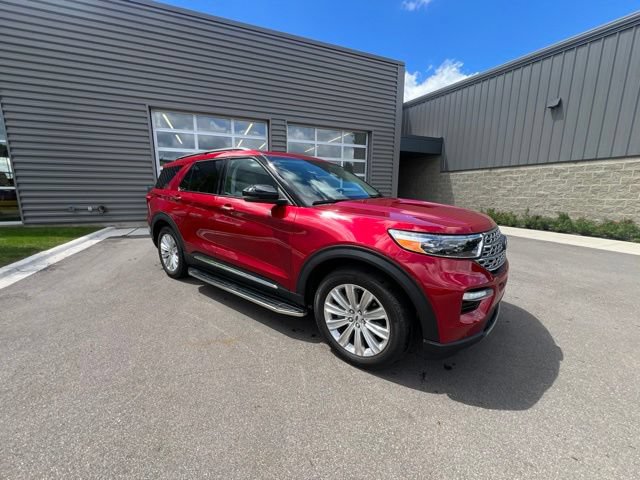Used 2023 Ford Explorer Limited w/ Equipment Group 301A AWD/4WD image 3