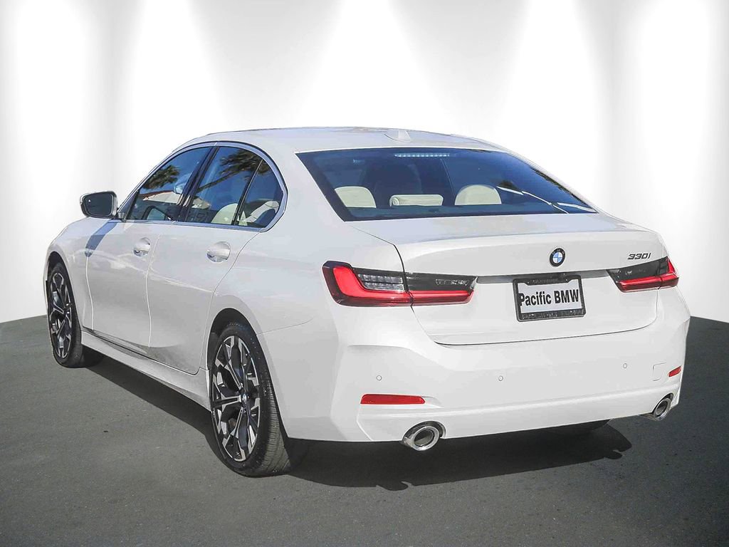 Used 2025 BMW 330i Sedan w/ Convenience Package RWD image 4