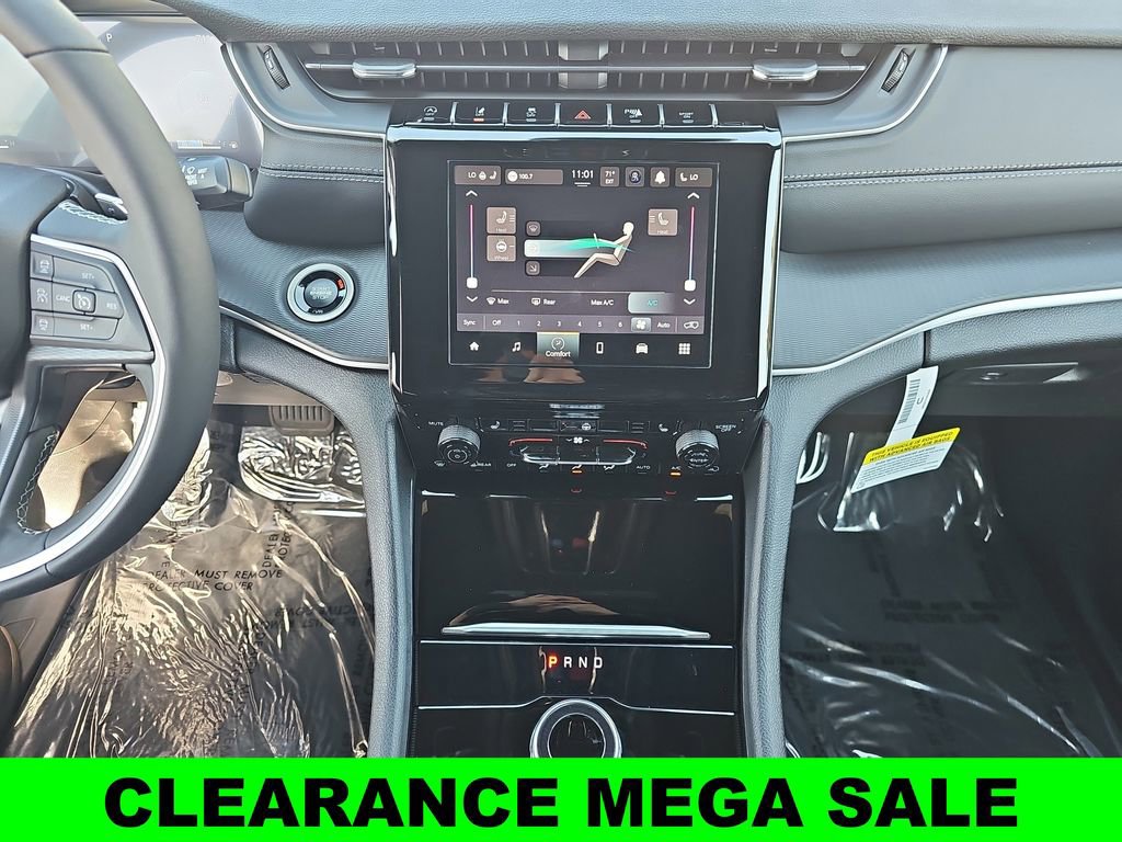 New 2025 Jeep Grand Cherokee Altitude image 20