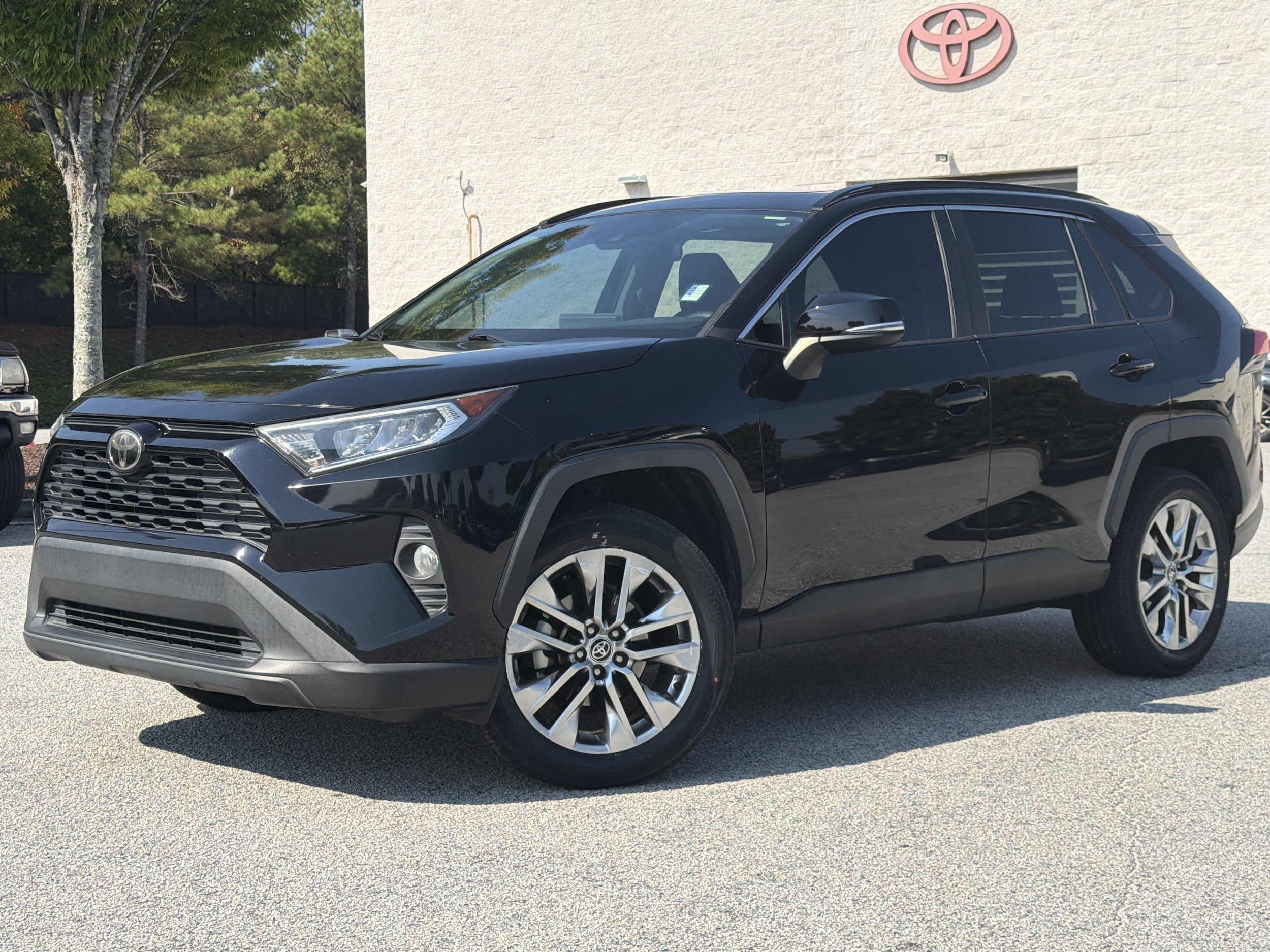 Used 2021 Toyota RAV4 XLE Premium FWD image 1