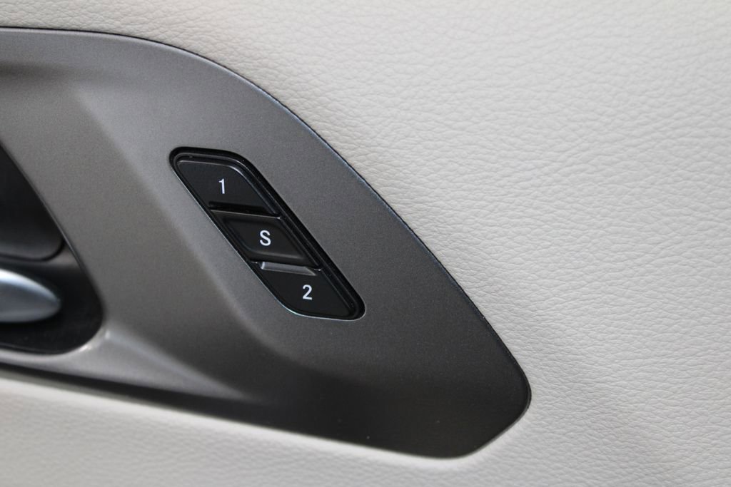 Used 2024 Chrysler Pacifica Touring-L image 34