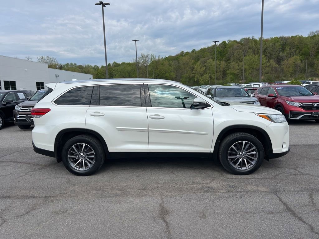 Used 2019 Toyota Highlander XLE AWD/4WD image 6
