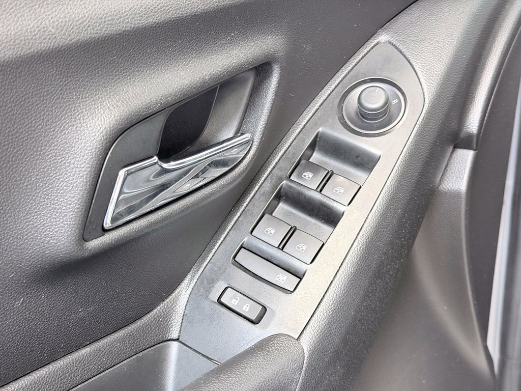 Used 2020 Chevrolet Trax LT w/ LT Convenience Package FWD image 9