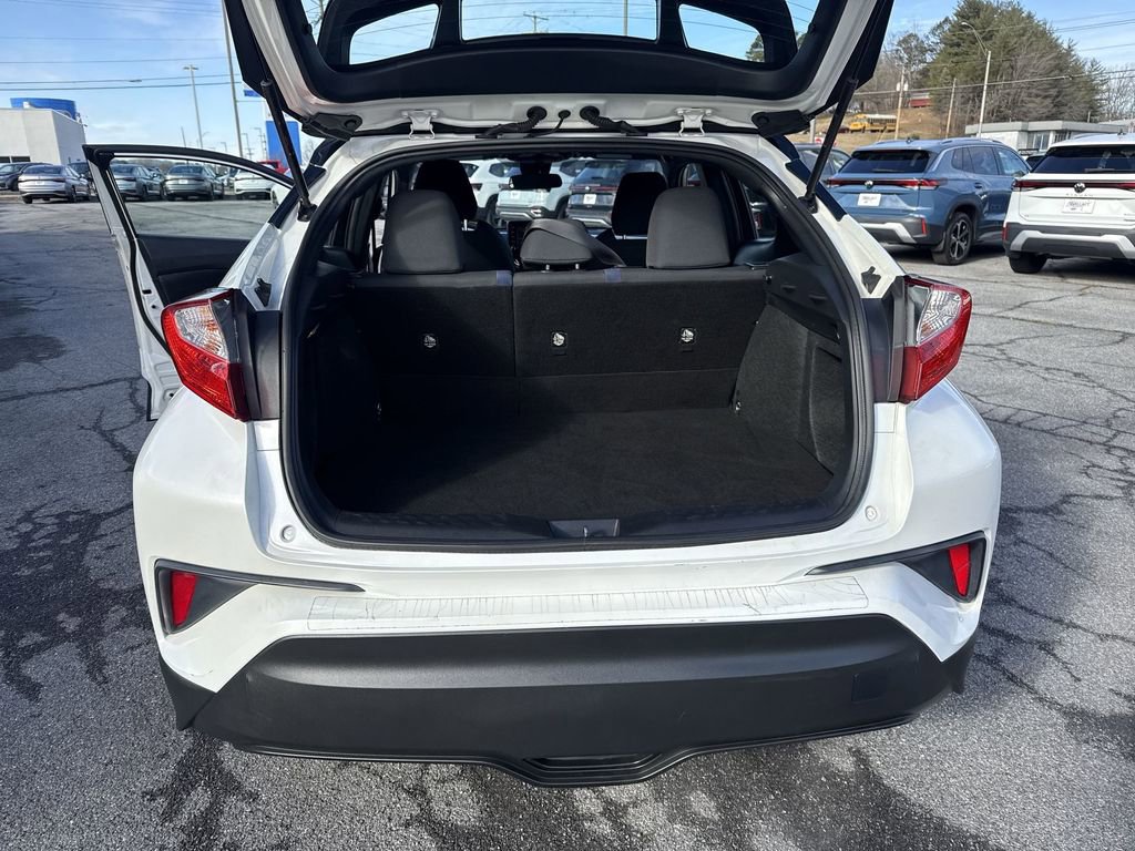 Used 2020 Toyota C-HR XLE FWD image 38