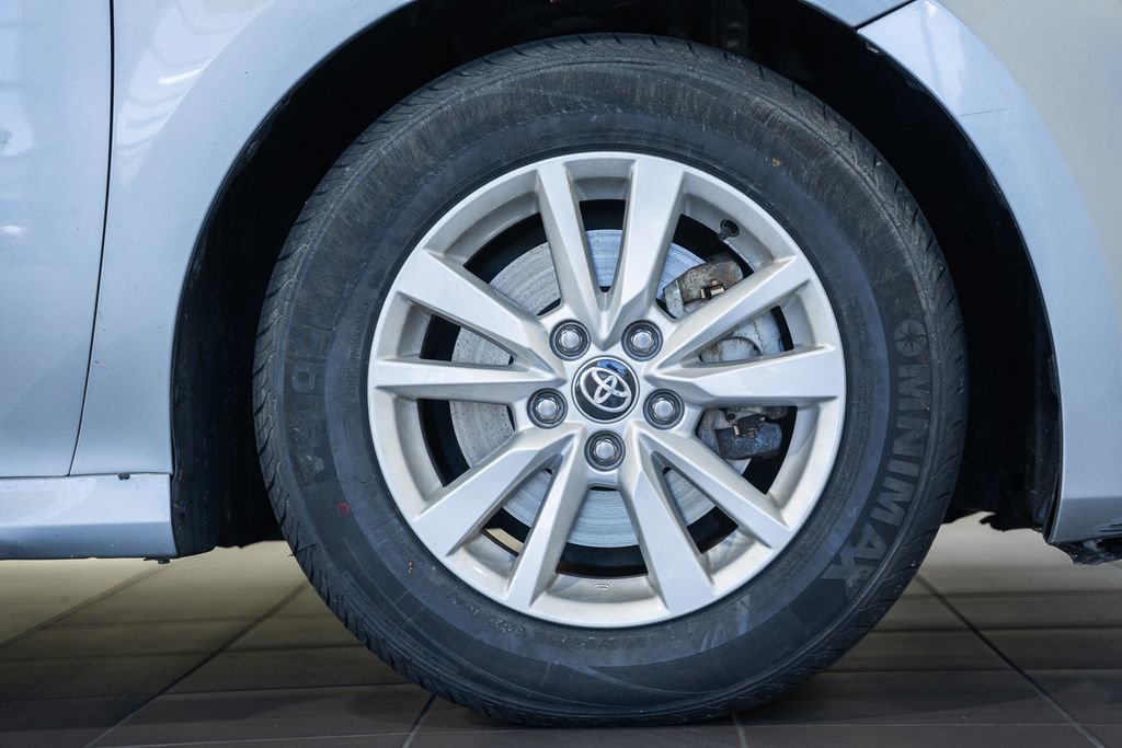Used 2025 Toyota Camry LE image 14