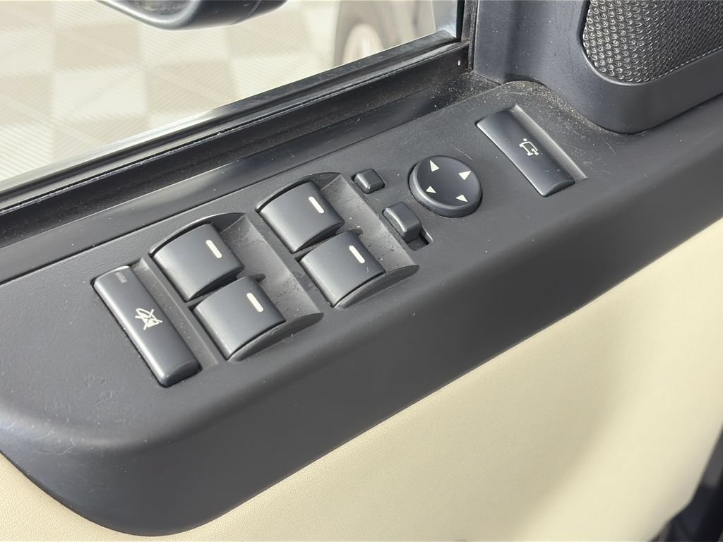 Used 2010 Land Rover Range Rover HSE AWD/4WD image 25