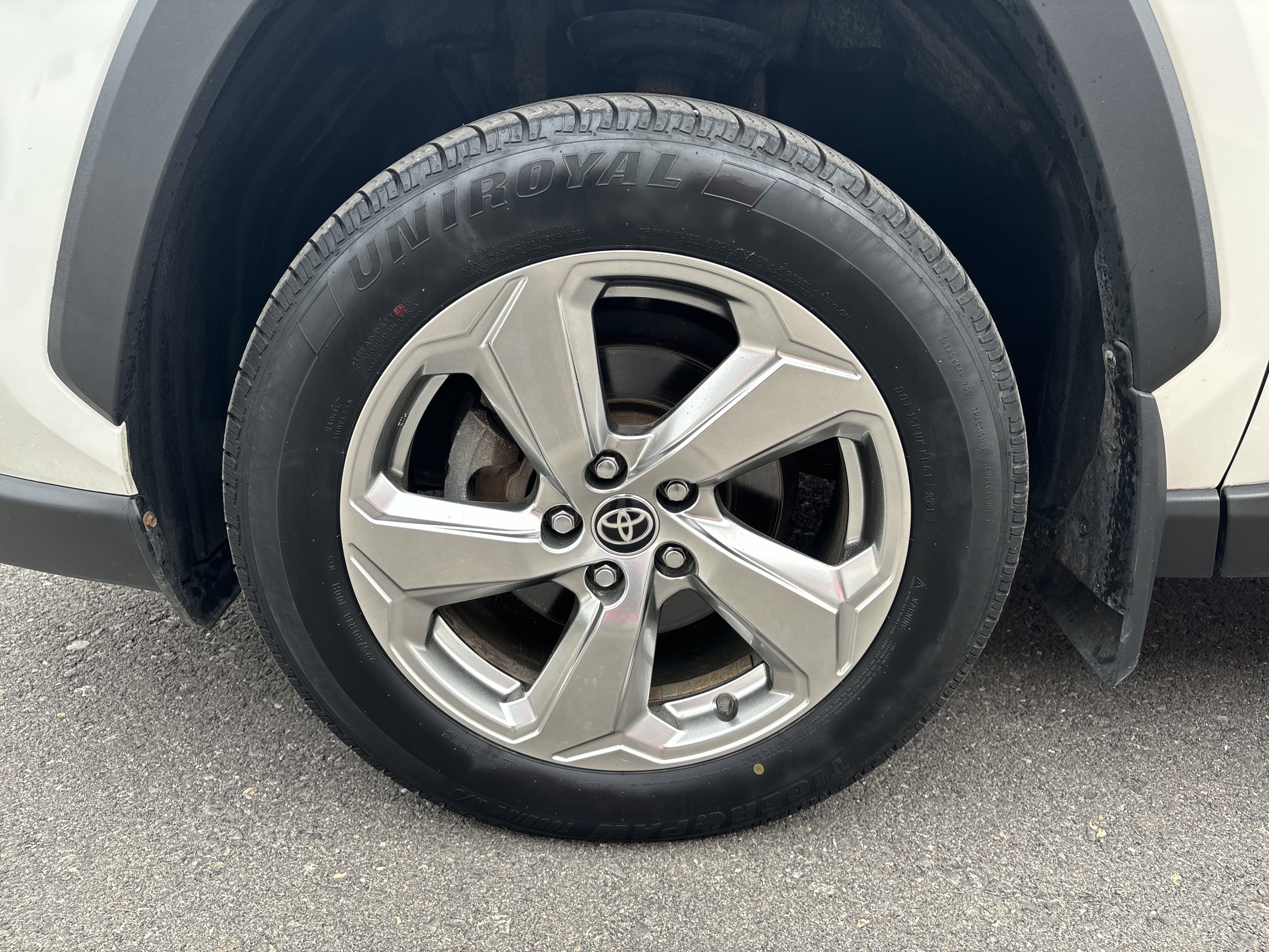 Used 2020 Toyota RAV4 Limited image 11