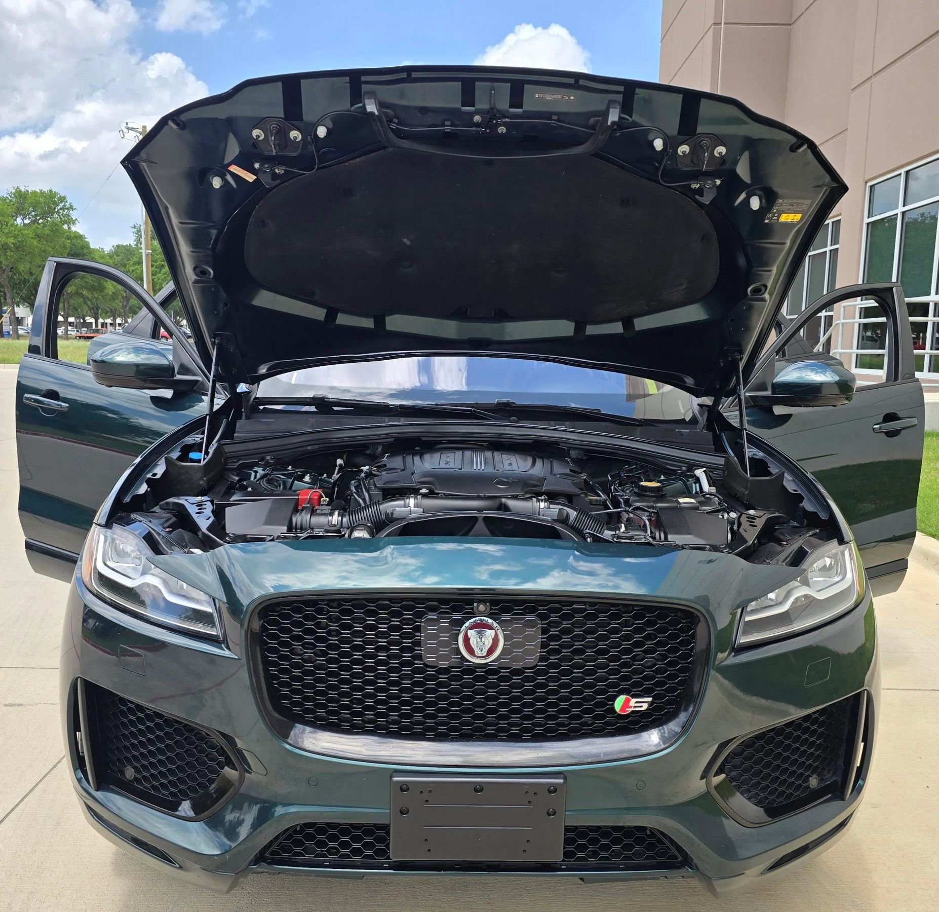 Used 2017 Jaguar F-PACE S AWD/4WD image 14