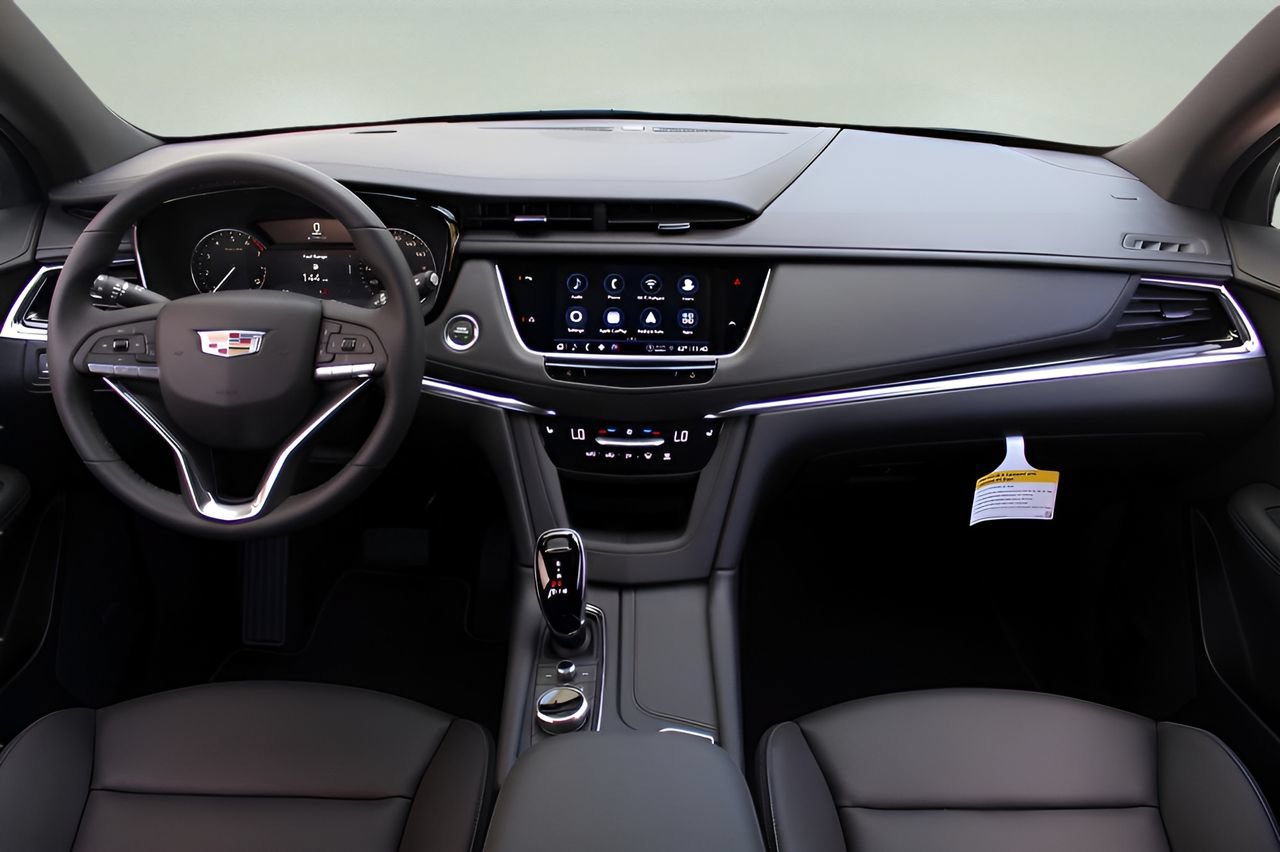 New 2025 Cadillac XT6 Luxury FWD image 13
