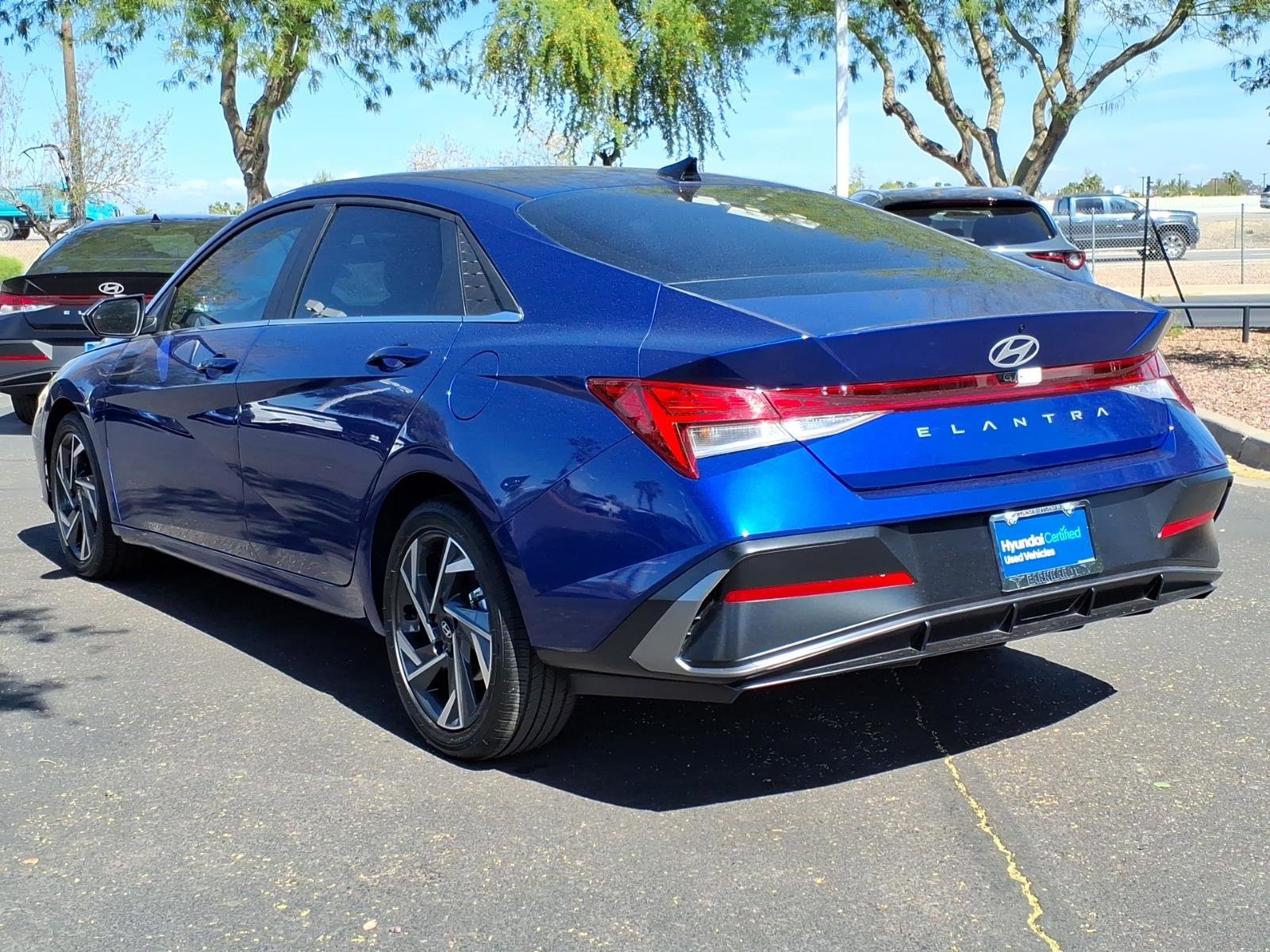 Certified 2025 Hyundai Elantra SEL image 3