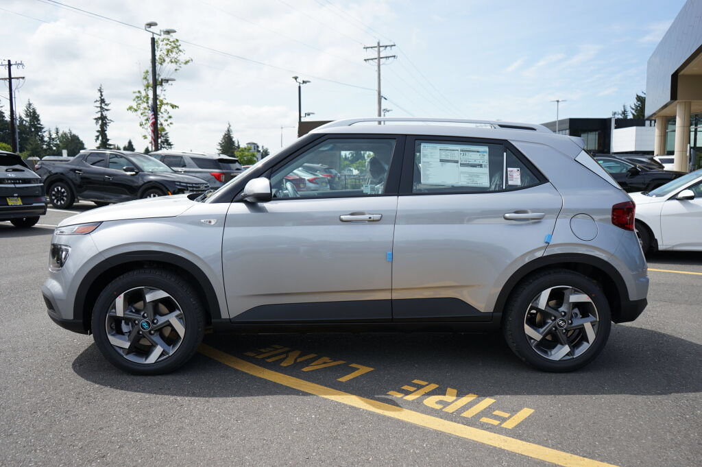 Used 2025 Hyundai Venue SEL FWD image 7