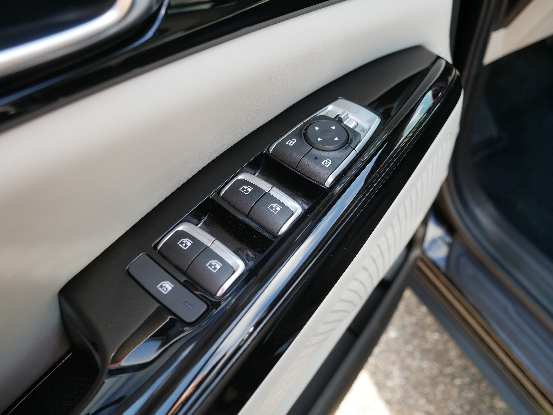 Certified 2023 Kia Carnival EX FWD image 19