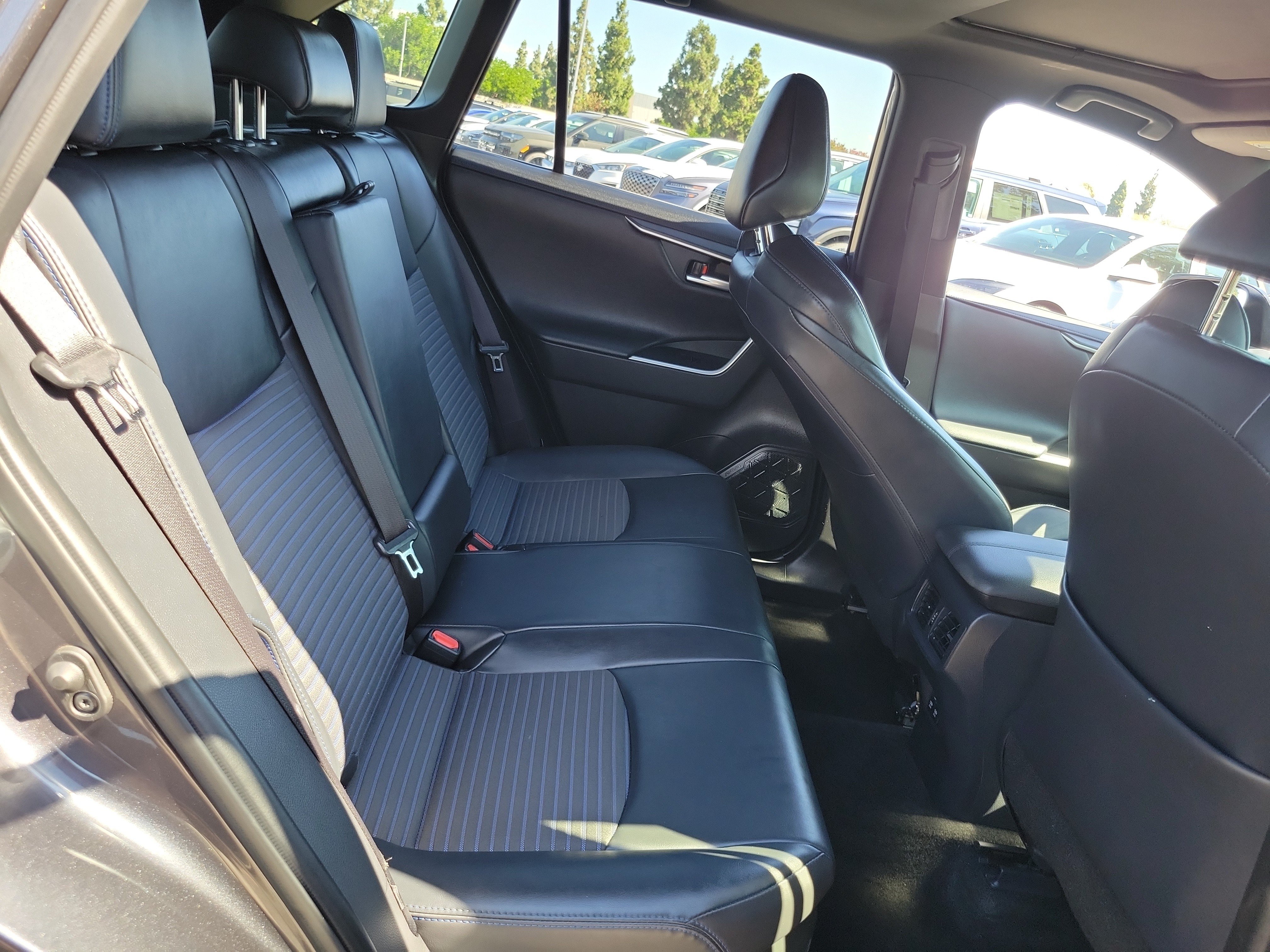 Used 2020 Toyota RAV4 XSE w/ XSE Grade Weather Package AWD/4WD image 24