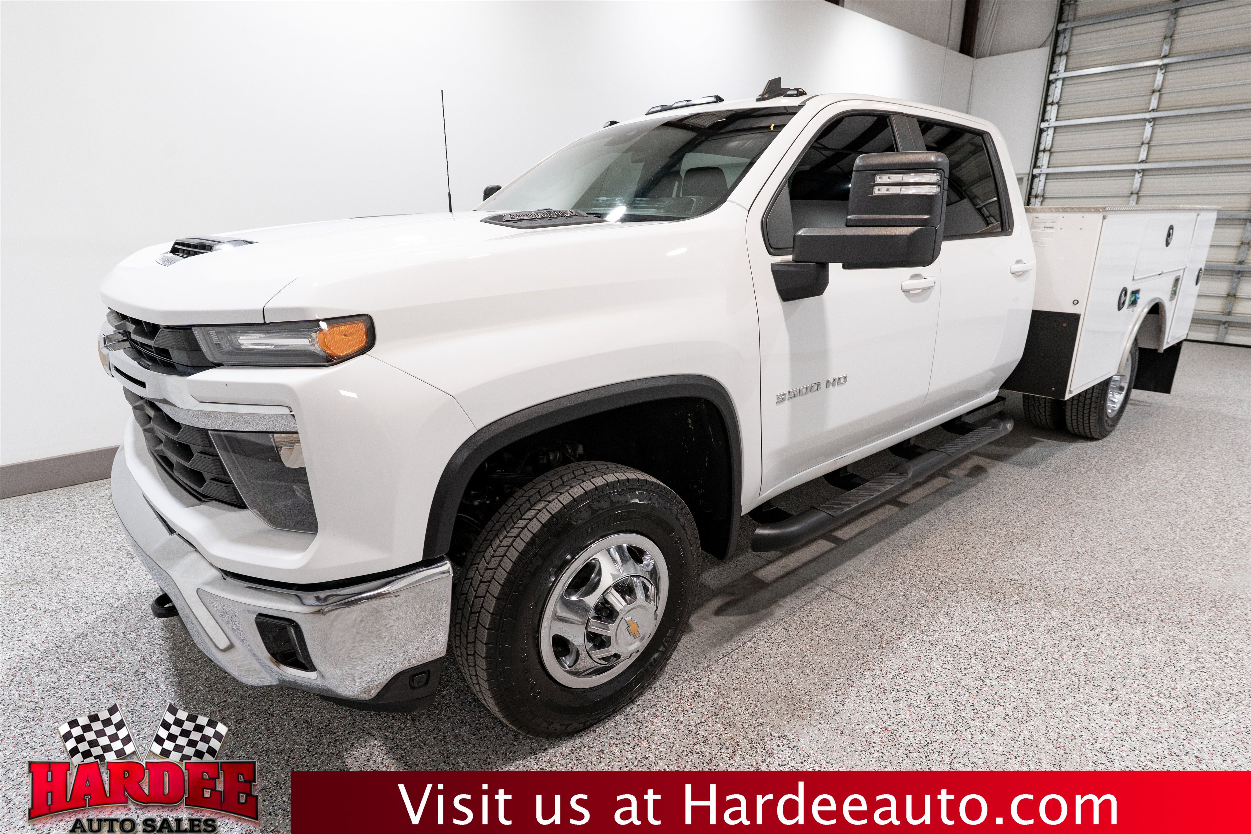 Used 2024 Chevrolet Silverado 3500 LT w/ Convenience Package AWD/4WD image 2