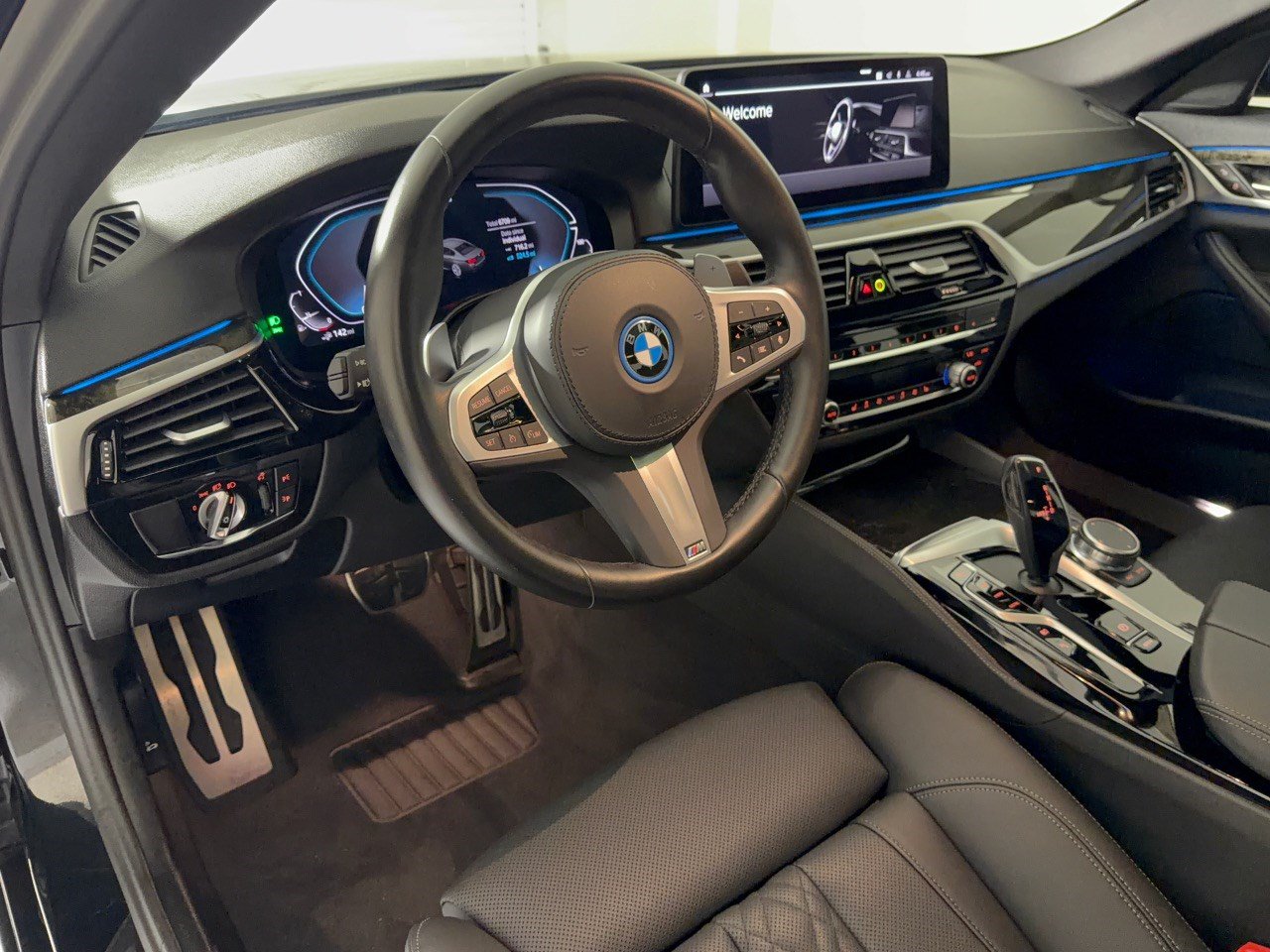 Certified 2023 BMW 530e w/ M Sport Package RWD image 4
