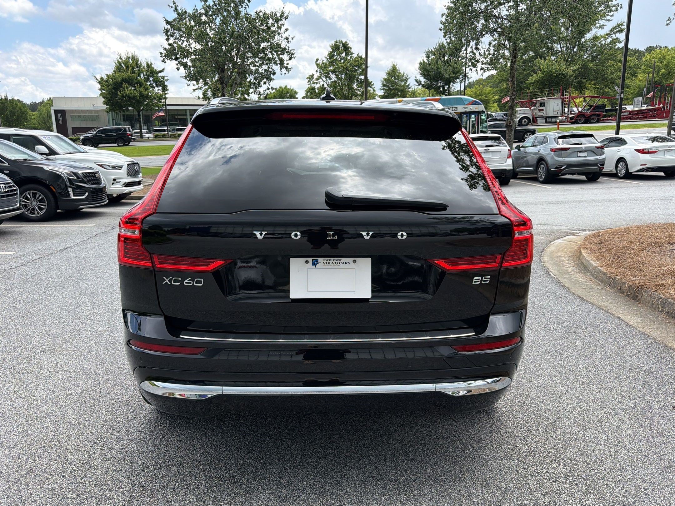 Used 2023 Volvo XC60 B5 Plus w/ Protection Package Premier FWD image 10