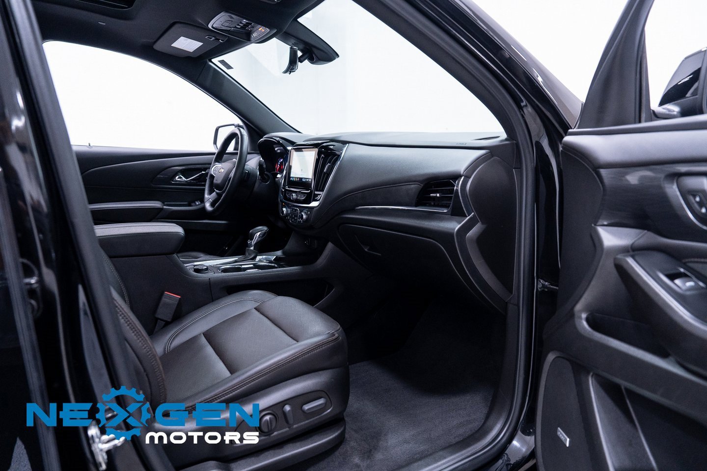 Used 2023 Chevrolet Traverse High Country image 54