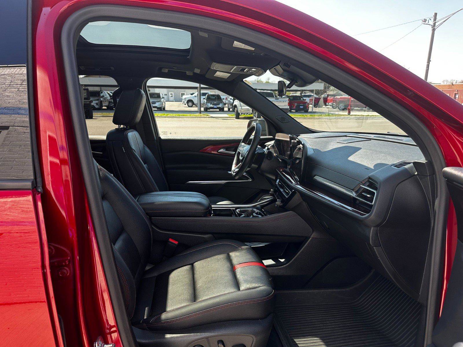 Used 2024 Chevrolet Traverse RS w/ LPO, Floor Liner Package image 28