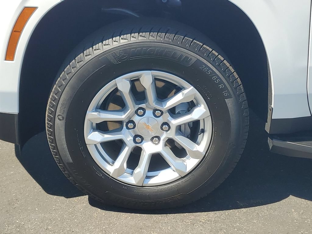 Used 2026 Chevrolet Suburban LS RWD image 31