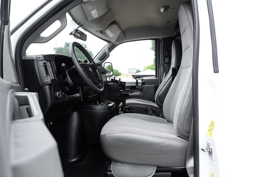 Used 2021 Chevrolet Express 2500 RWD image 3