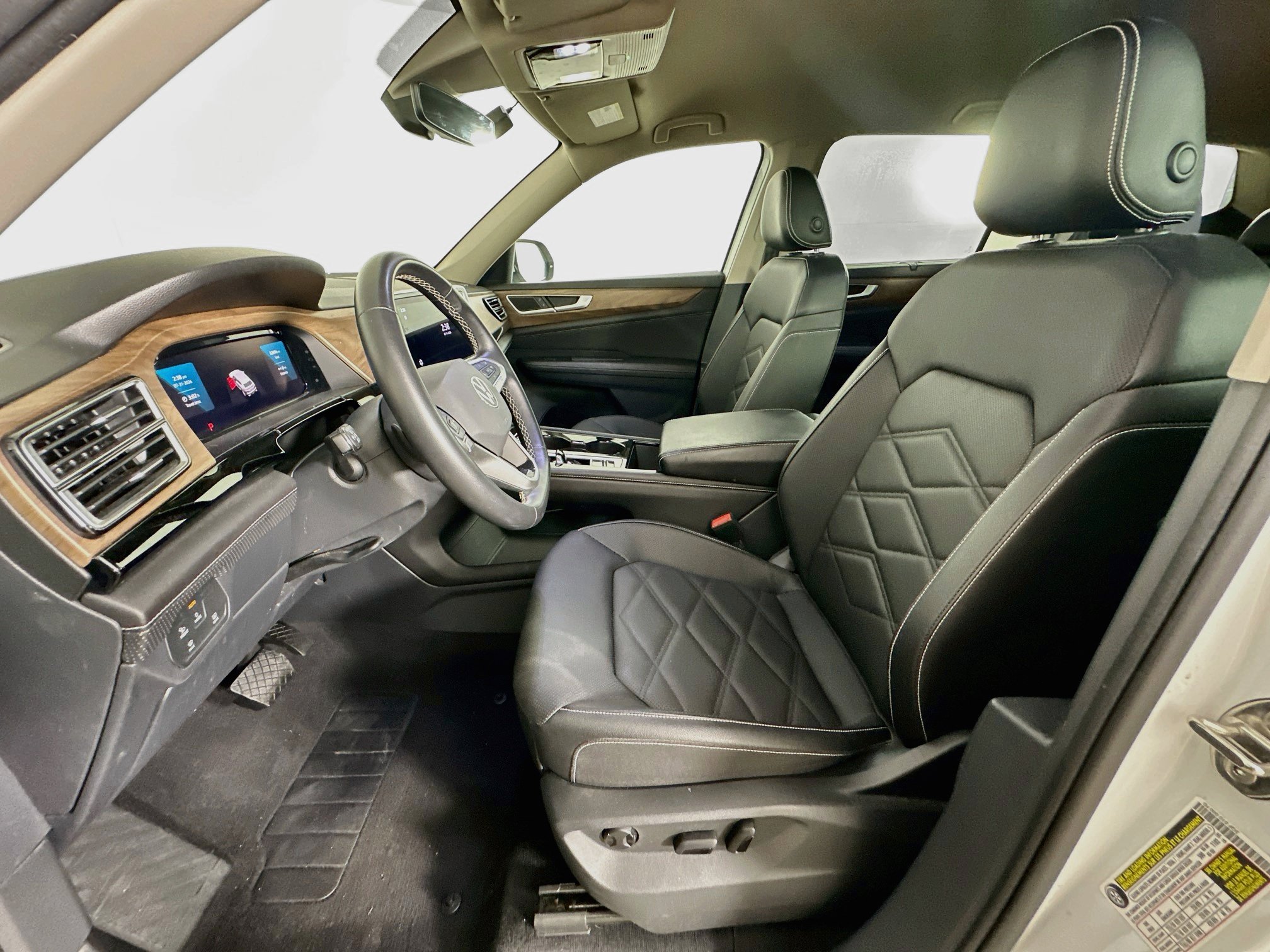Used 2025 Volkswagen Atlas SE AWD/4WD image 13