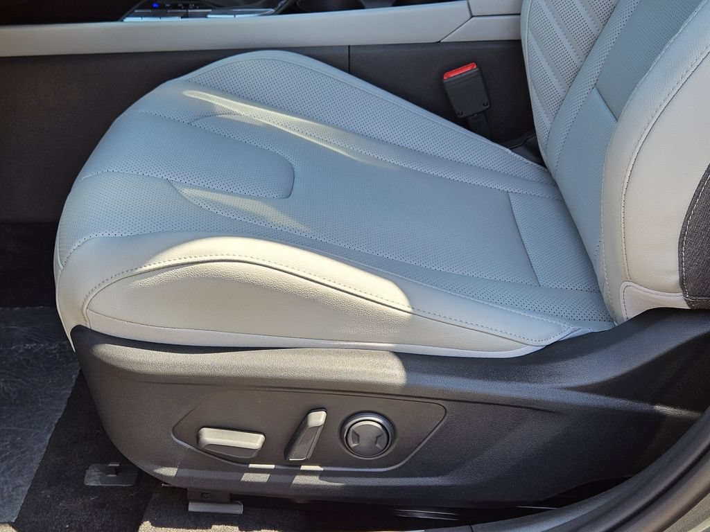 New 2026 Hyundai Elantra Limited FWD image 23