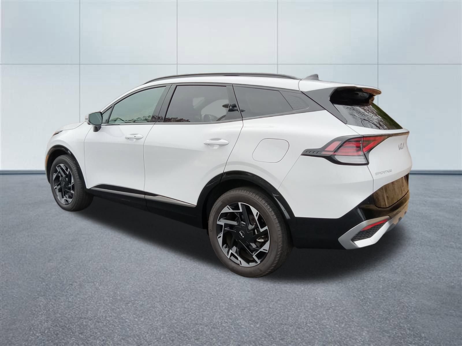 Used 2025 Kia Sportage SX image 3