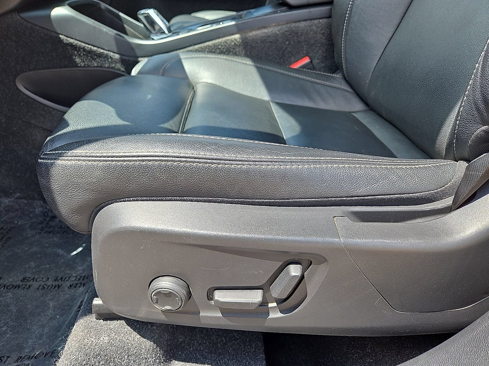 Used 2024 Volvo XC40 B5 Plus AWD/4WD image 24