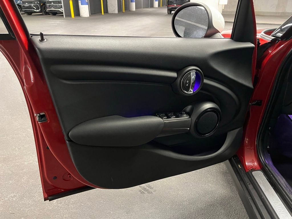 Used 2016 MINI Cooper 4-Door Hardtop image 16