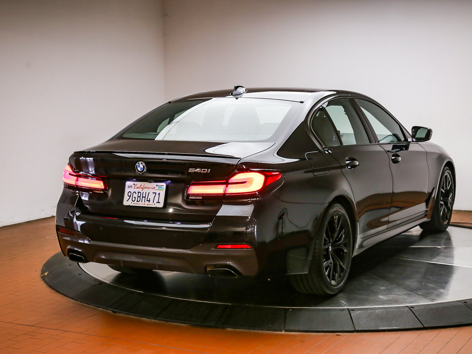 Used 2023 BMW 540i w/ M Sport Package RWD image 6