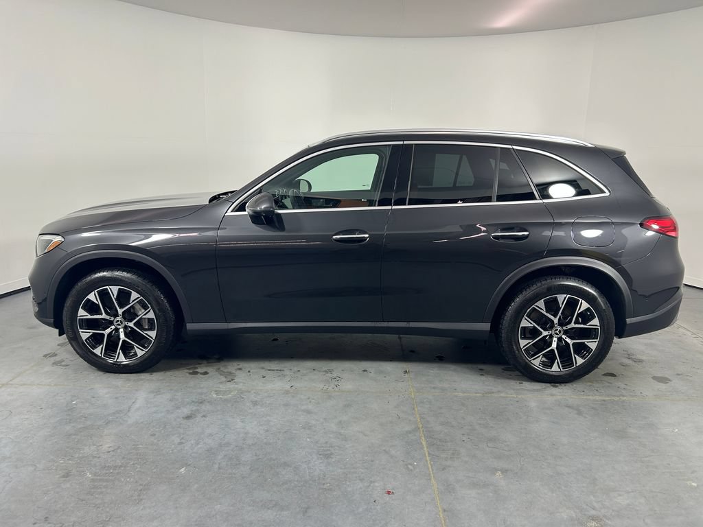 Used 2025 Mercedes-Benz GLC 350e 4MATIC image 2