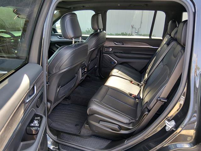 Certified 2022 Jeep Grand Cherokee L Overland AWD/4WD image 10