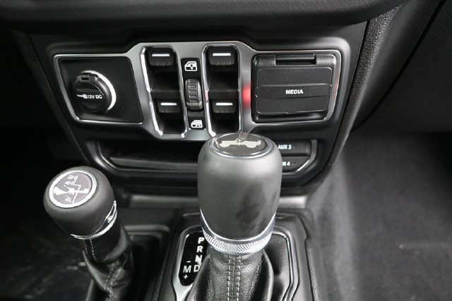 New 2026 Jeep Wrangler Unlimited Sahara AWD/4WD image 18