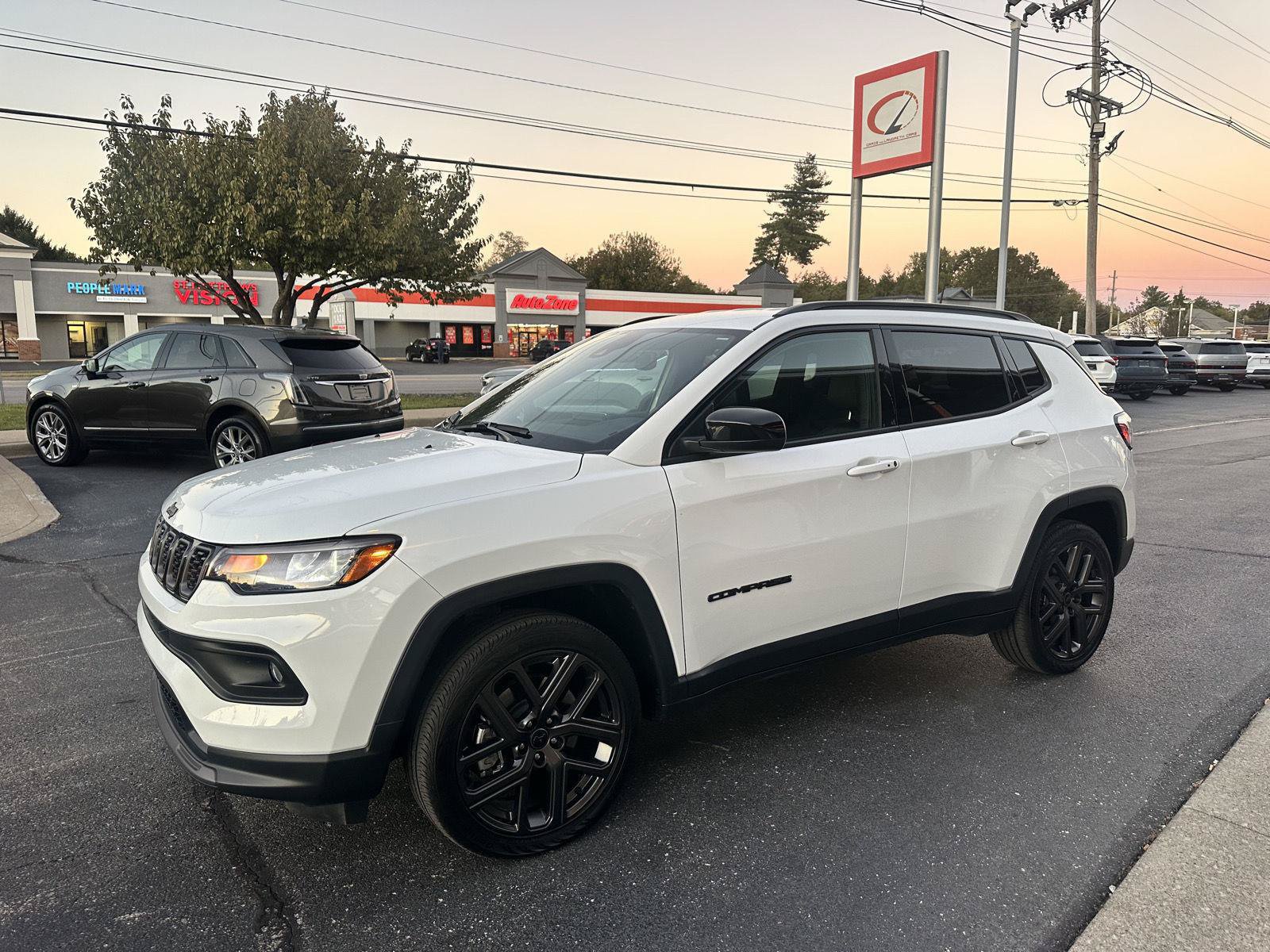 Used 2026 Jeep Compass Latitude AWD/4WD image 7
