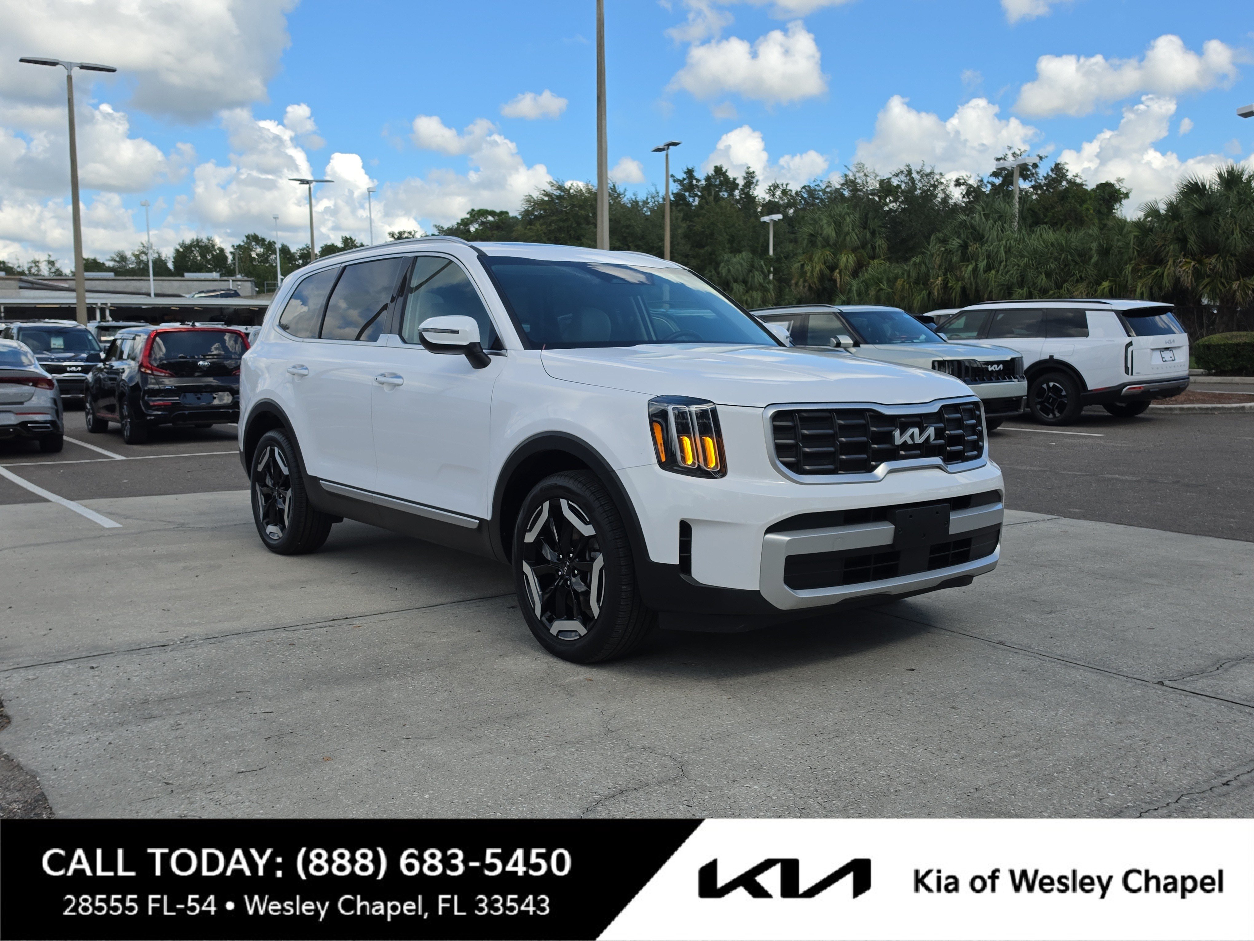 Certified 2024 Kia Telluride S w/ S Sunroof Package AWD/4WD image 1