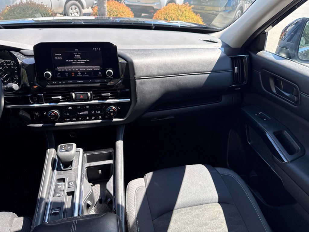 Certified 2025 Nissan Pathfinder SV FWD image 34