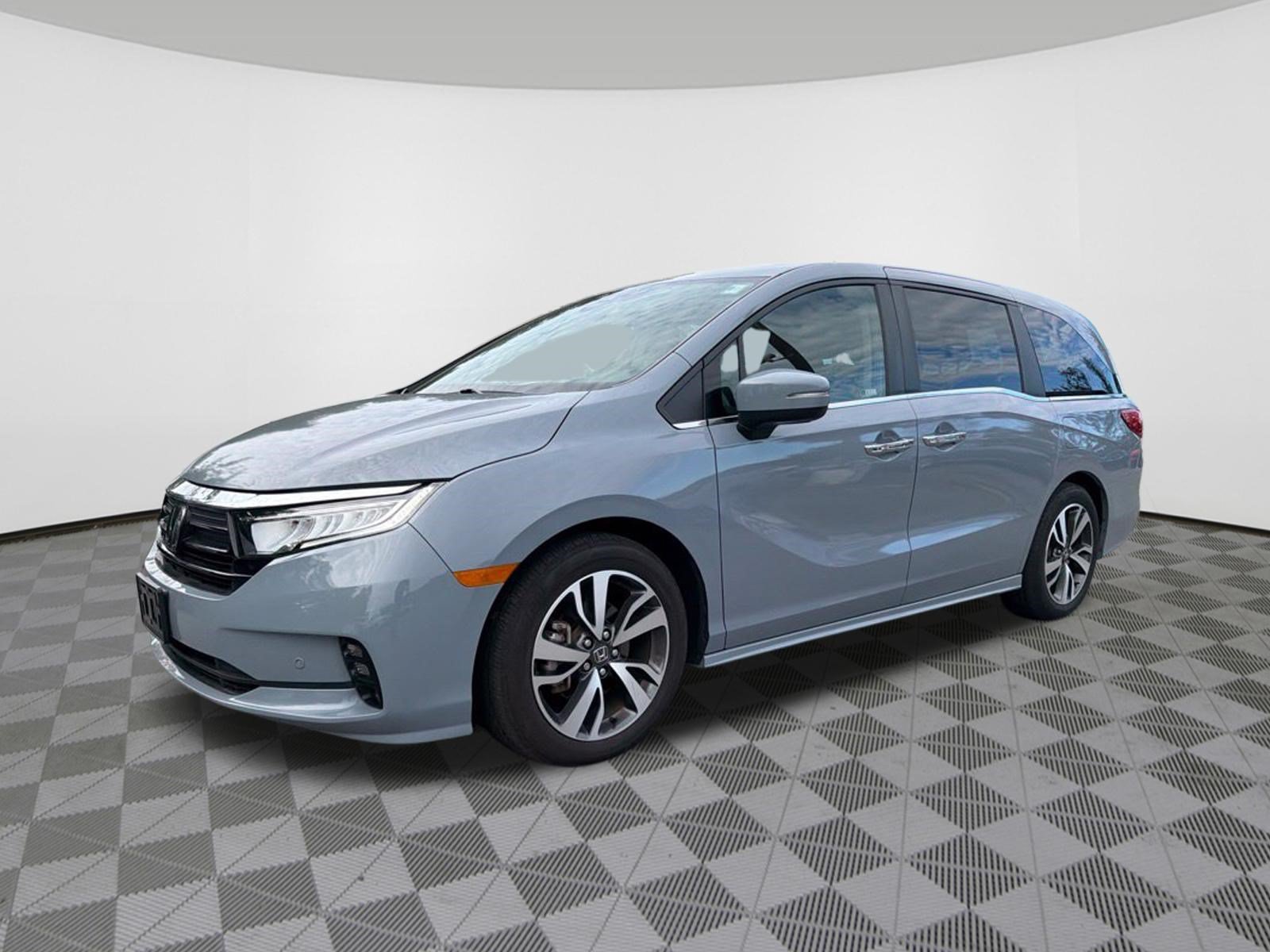 Used 2024 Honda Odyssey Touring image 3