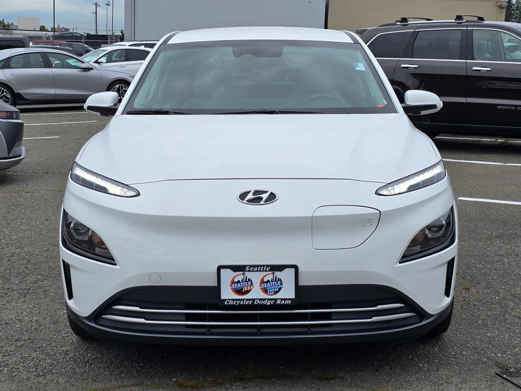 Used 2023 Hyundai Kona SE FWD image 2