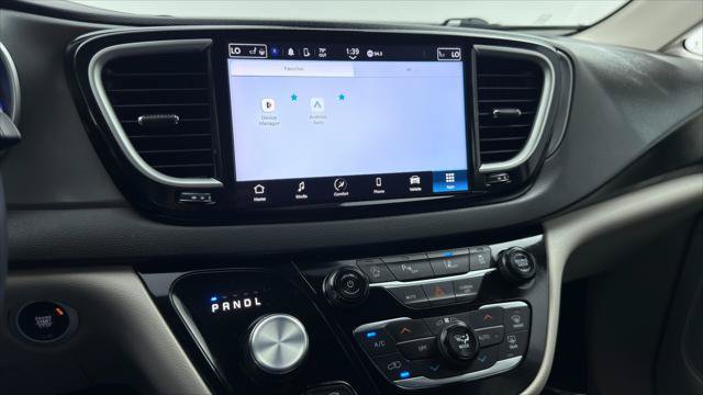 Used 2024 Chrysler Pacifica Touring-L FWD image 32