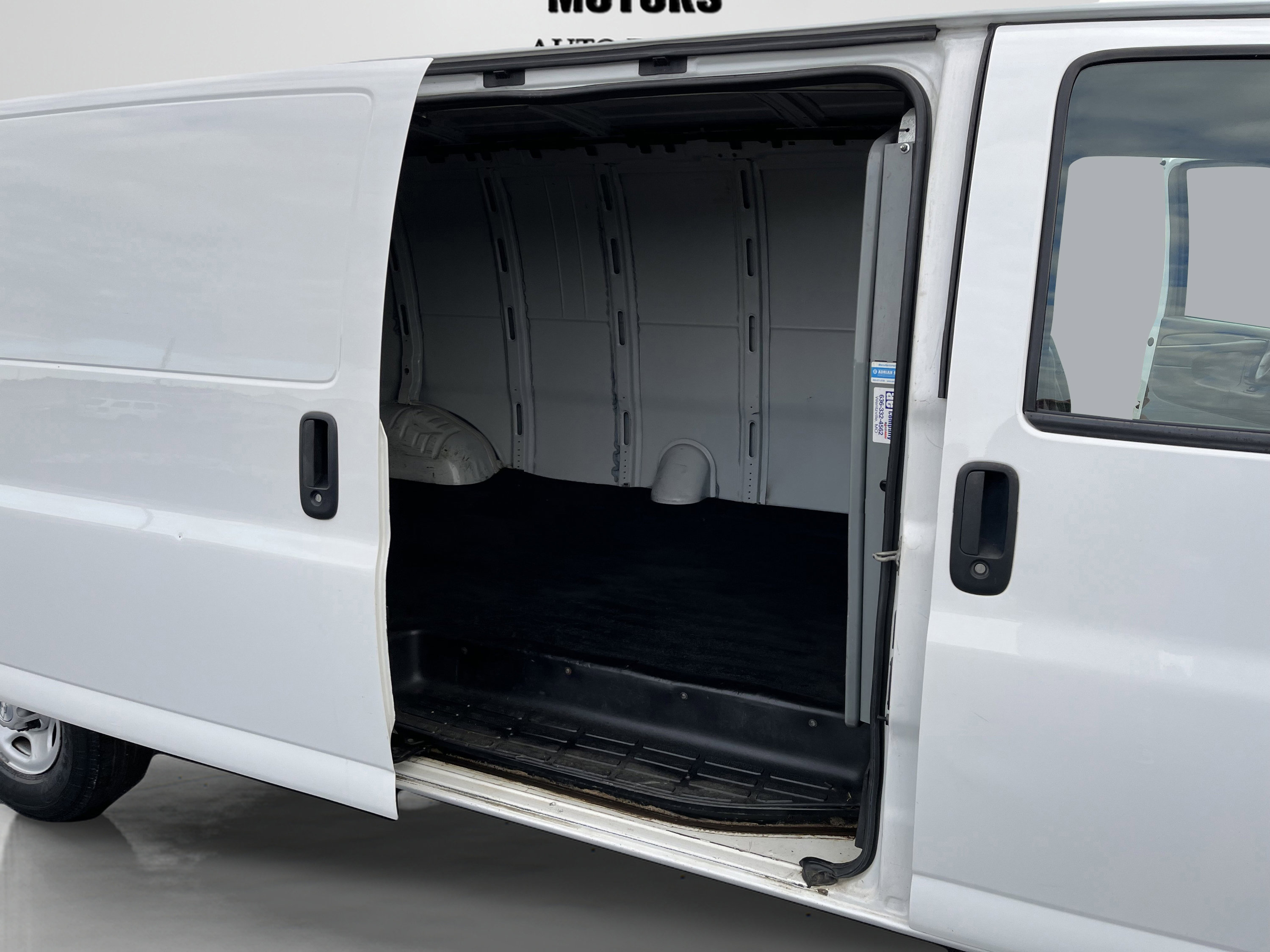 Used 2014 Chevrolet Express 3500 Extended RWD image 13