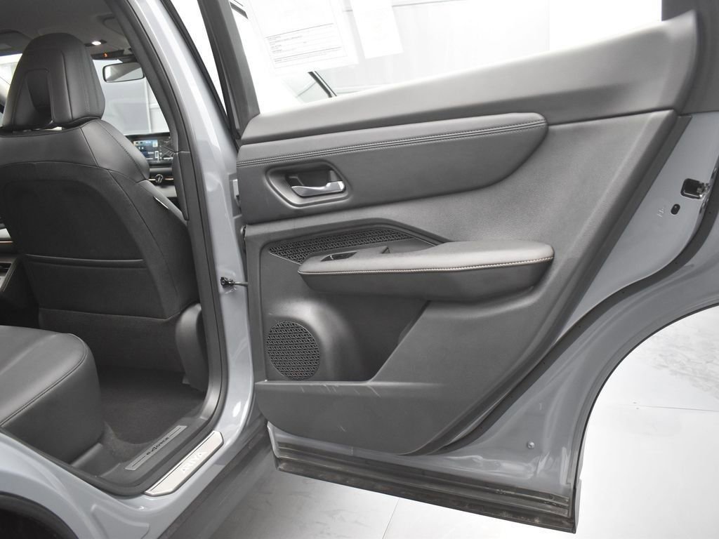 Used 2023 Nissan Ariya AWD image 21