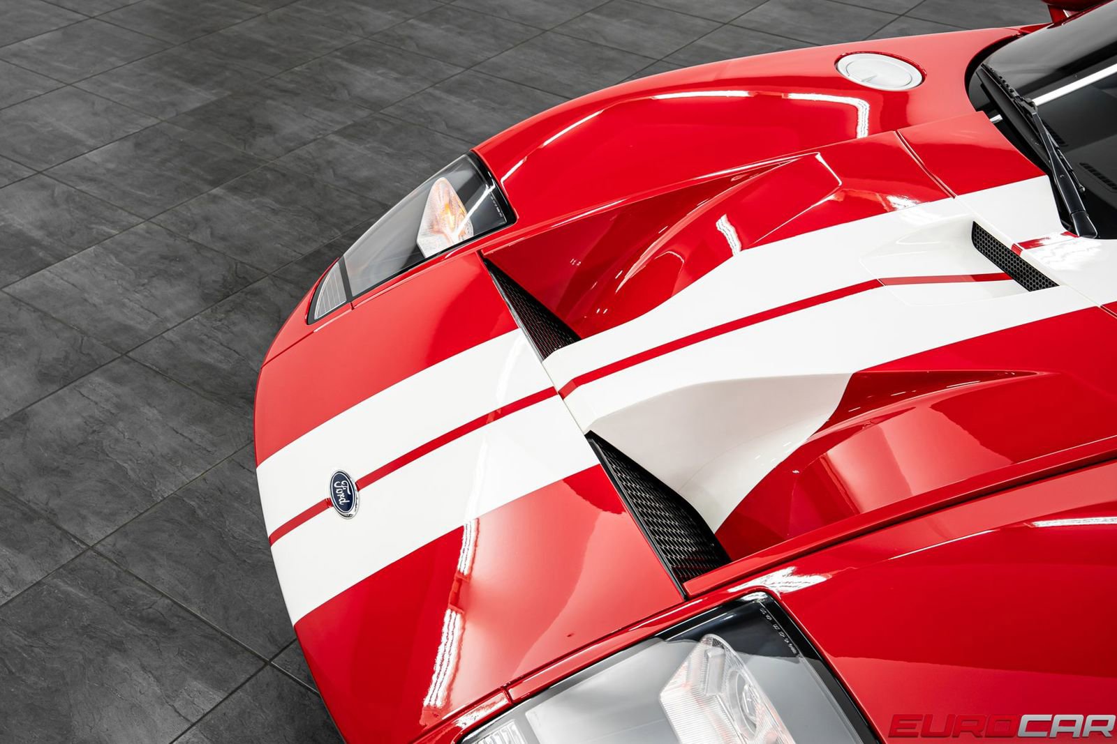 Used 2005 Ford GT RWD image 9