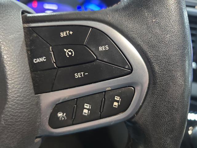 Used 2020 Chrysler Pacifica Touring-L w/ Advanced Safetytec Group FWD image 18