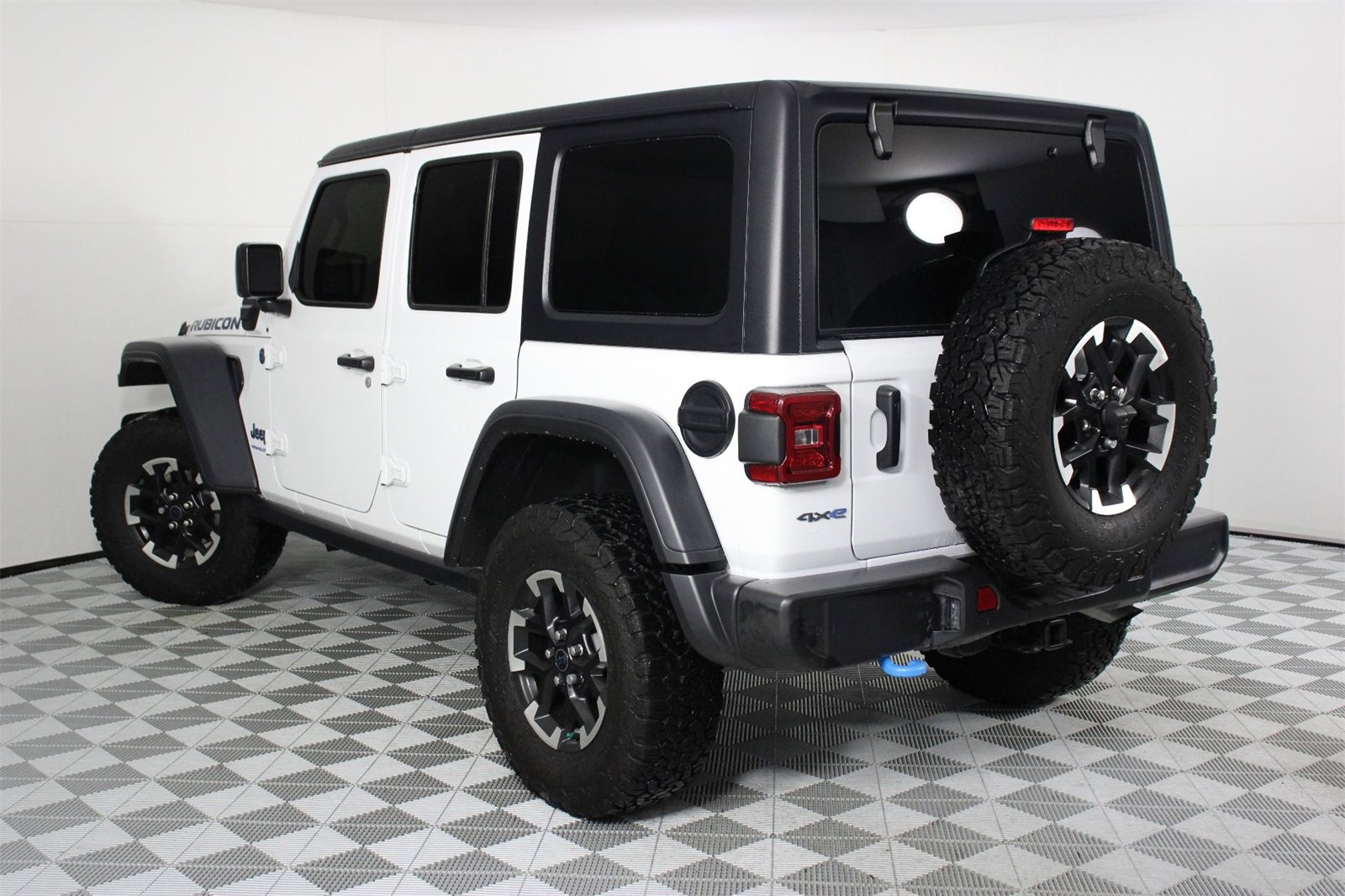 Used 2024 Jeep Wrangler Unlimited Rubicon 4xe w/ Technology Group image 2